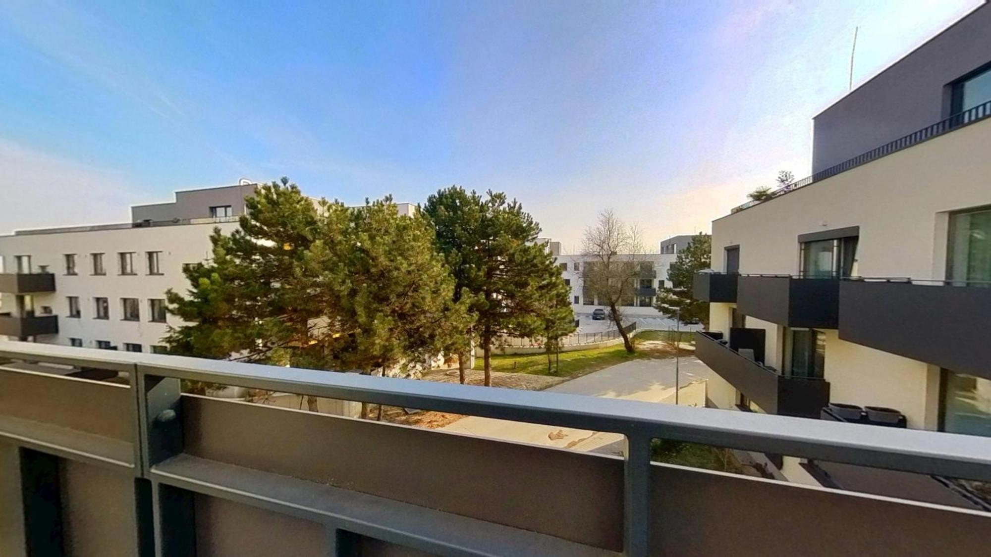 Air-Conditioned 2 Room Apartment, With Terrace, Rovinka, 302 Zewnętrze zdjęcie
