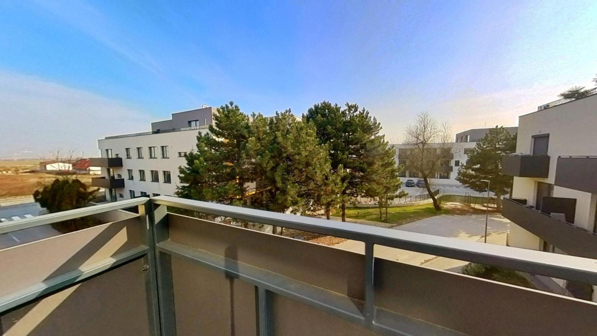 Air-Conditioned 2 Room Apartment, With Terrace, Rovinka, 302 Zewnętrze zdjęcie